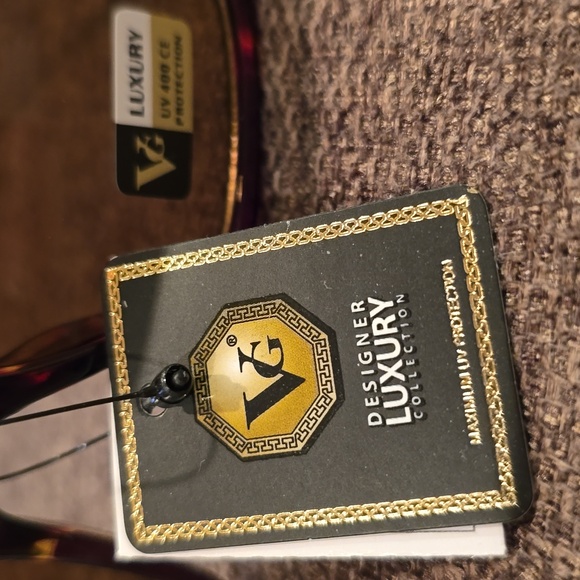 Tortoise Sunglasses With Faux Rhrinestones - Picture 4 of 5